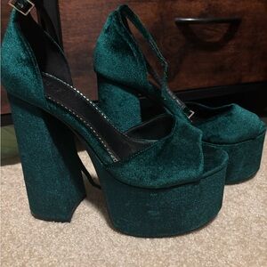 Elegant Green Velvet Platform Heels